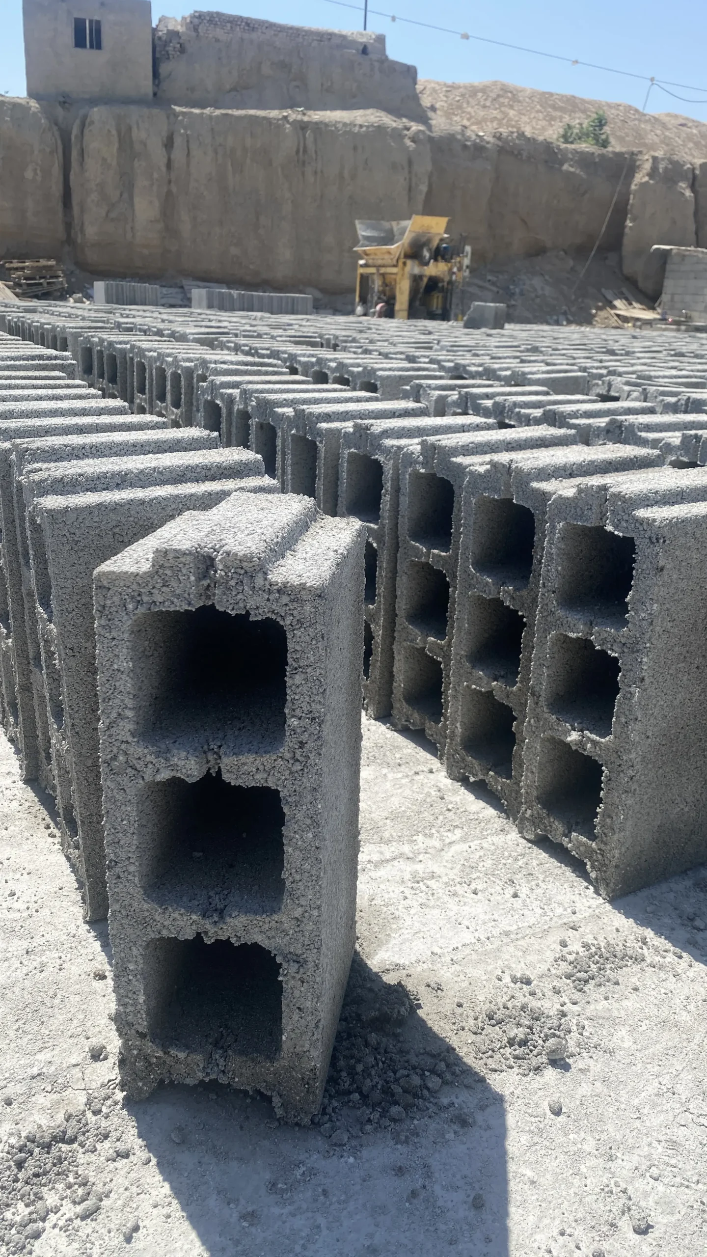 بلوک سیمانی سبک پوکه‌ای BlockUp
